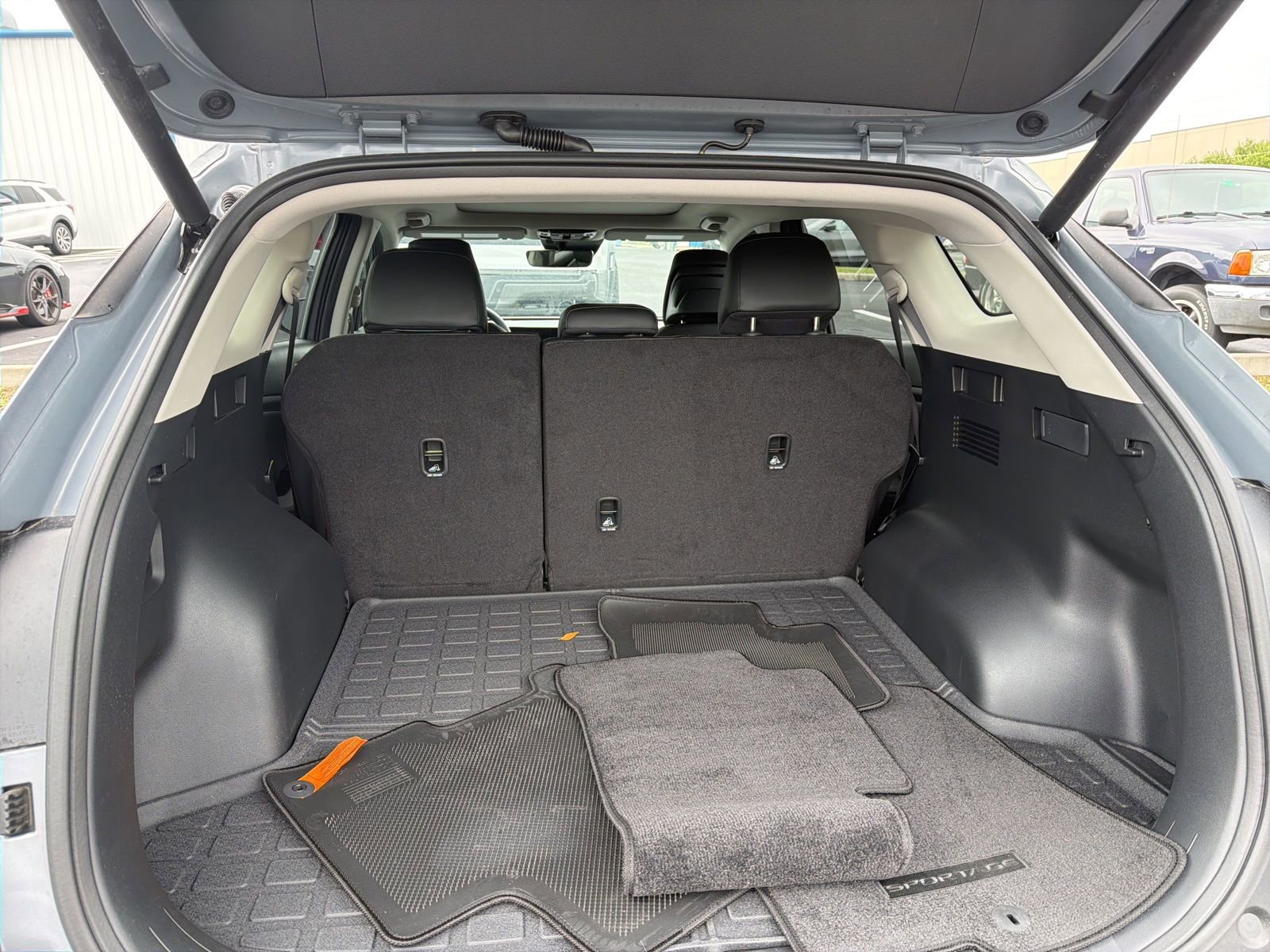 Used 2025 Kia Sportage EX w/ Premium Package image 12