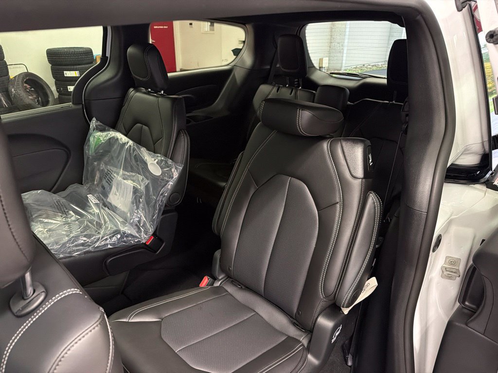 New 2027 Chrysler Pacifica LX FWD image 20