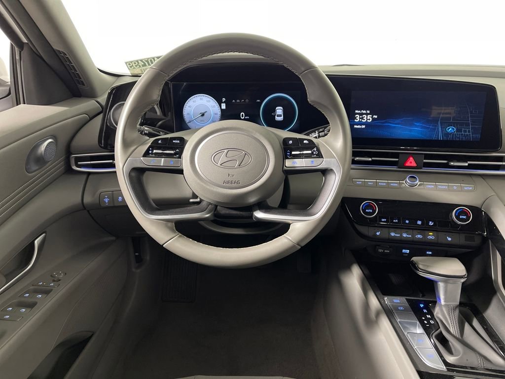 Certified 2025 Hyundai Elantra SEL image 15