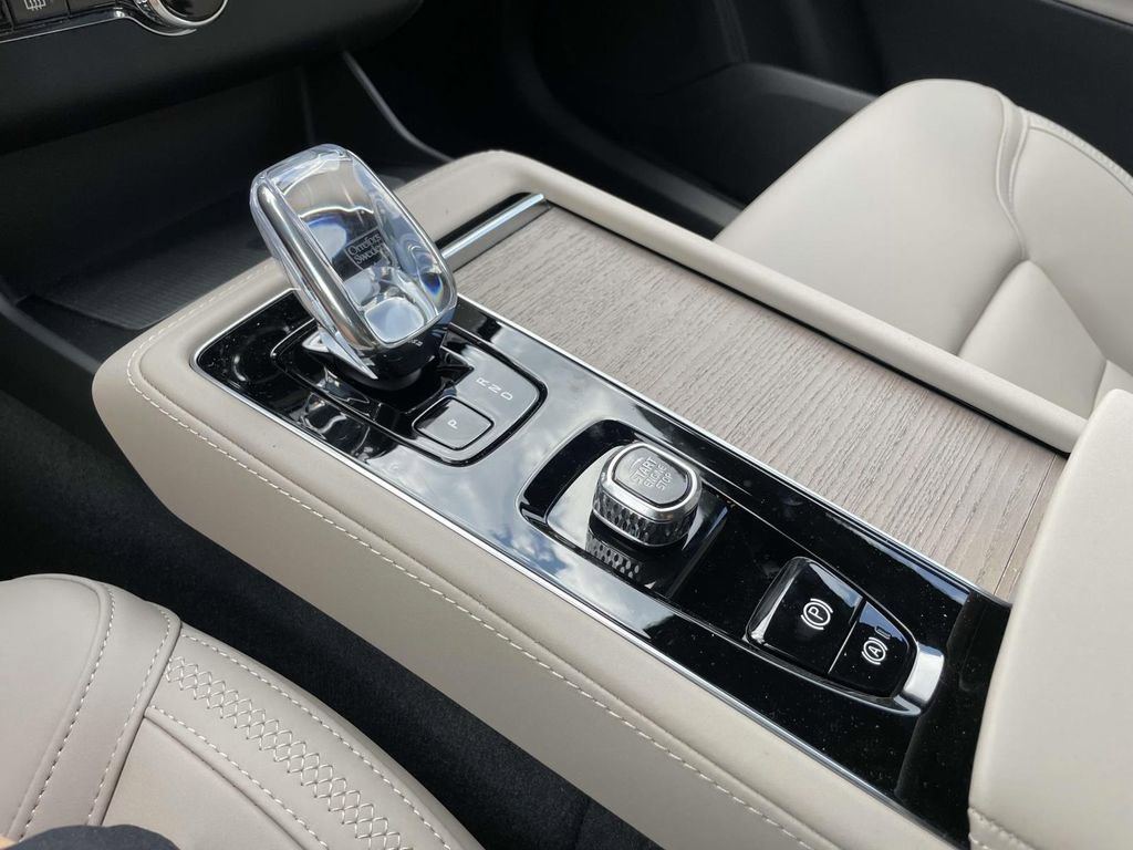 New 2026 Volvo XC90 B6 Plus image 14