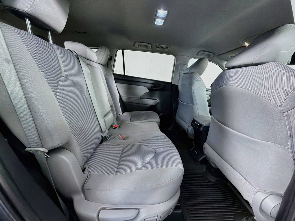 Used 2023 Toyota Highlander LE FWD image 28