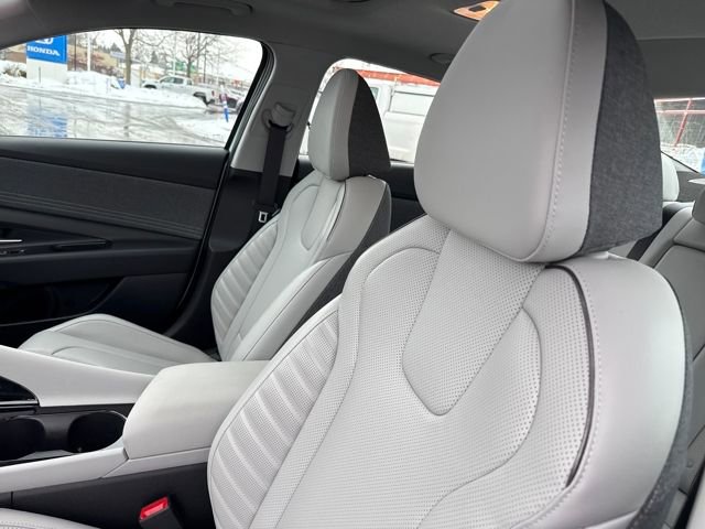 Certified 2025 Hyundai Elantra Limited image 17