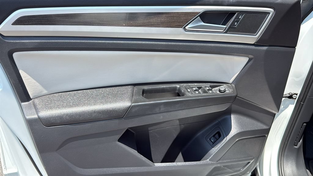 Used 2018 Volkswagen Atlas SEL w/ R-Line Package AWD/4WD image 25