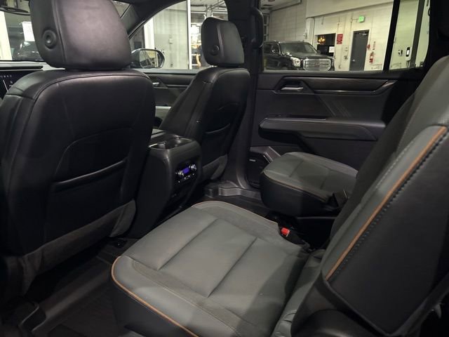 Used 2024 GMC Acadia AT4 w/ Luxury Package image 28