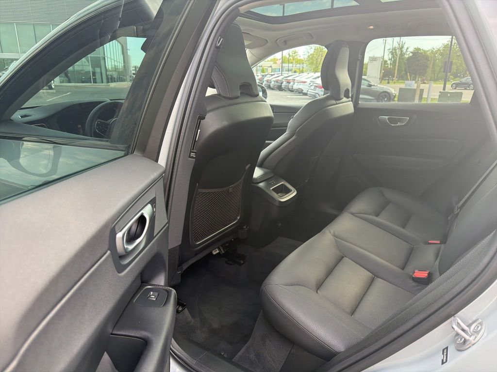 Certified 2024 Volvo XC60 B5 Plus AWD/4WD image 7