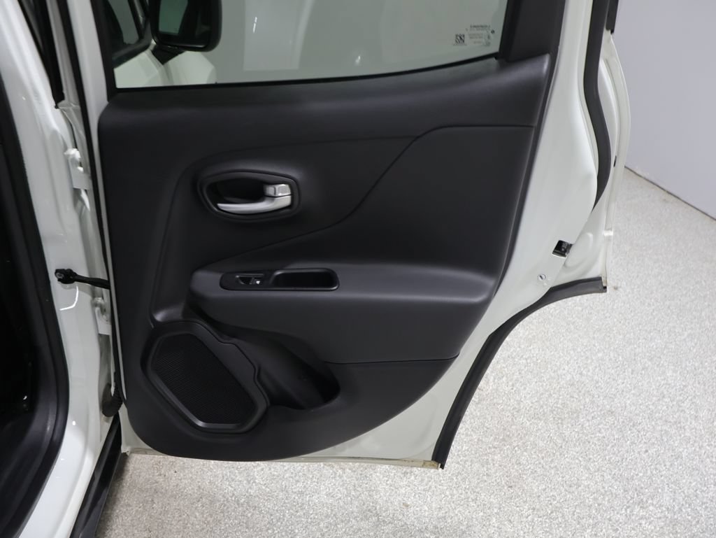 Certified 2023 Jeep Renegade Latitude w/ Premium Group AWD/4WD image 22