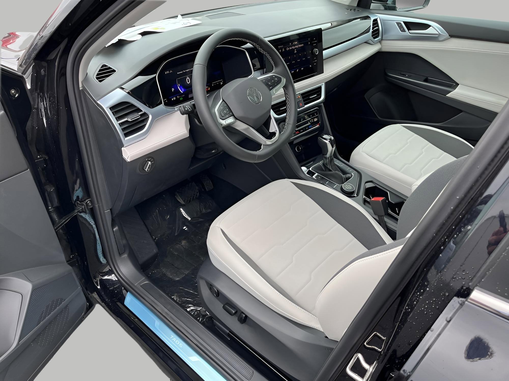 New 2025 Volkswagen Taos SE image 11
