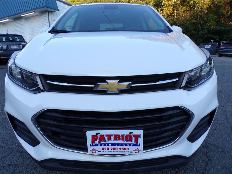 Used 2020 Chevrolet Trax LS w/ Fleet Convenience Package FWD image 2