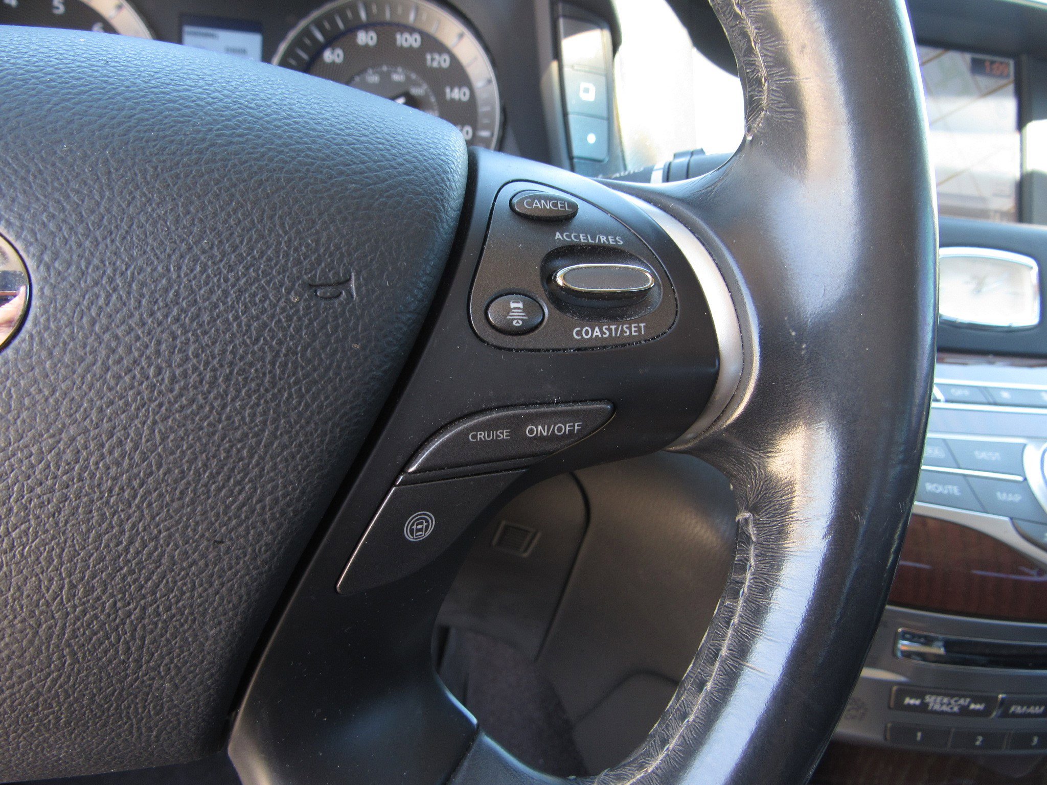 Used 2016 INFINITI Q70 L 3.7 w/ Deluxe Touring Package image 26