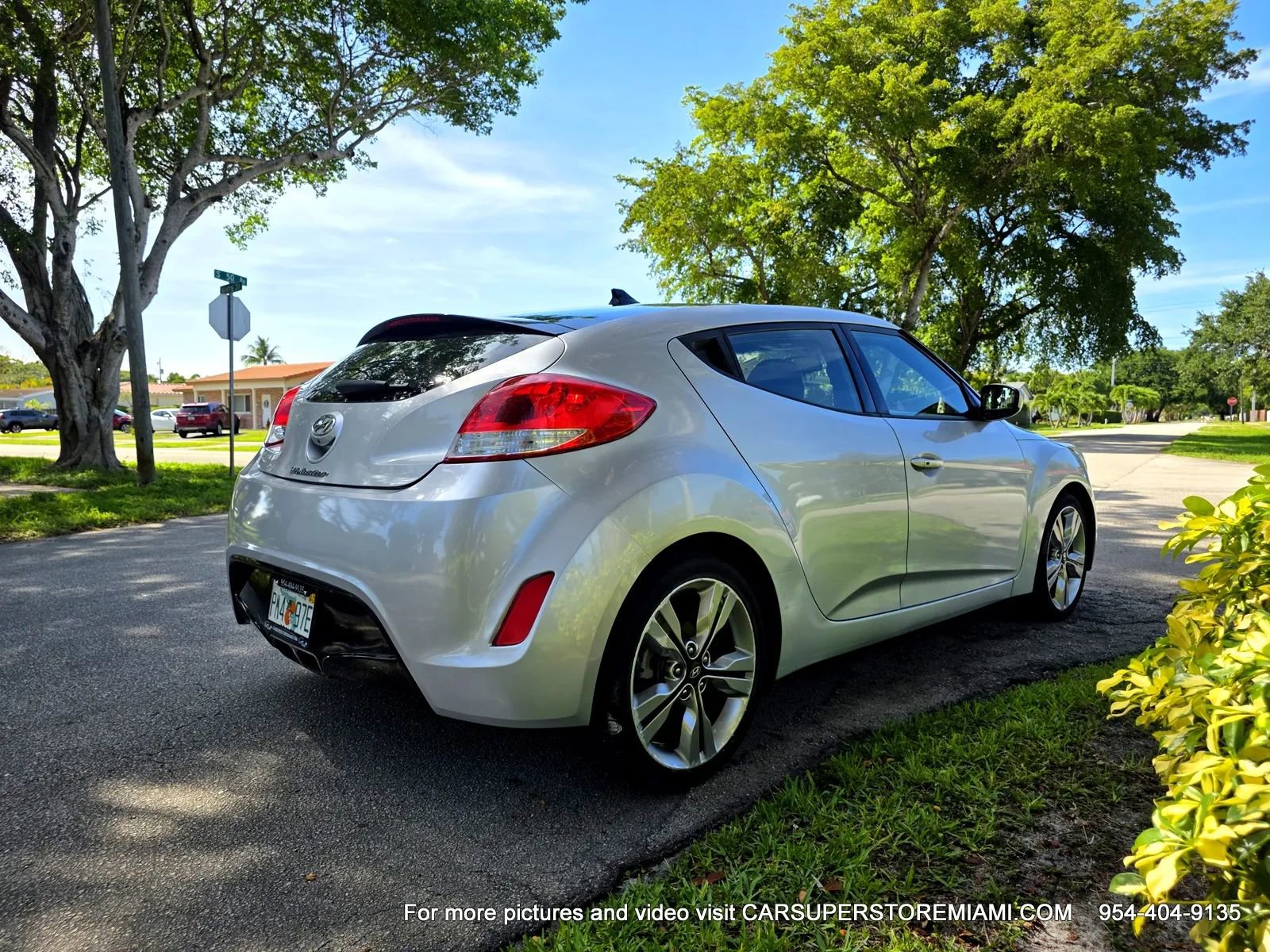 Used 2017 Hyundai Veloster Value Edition FWD image 12
