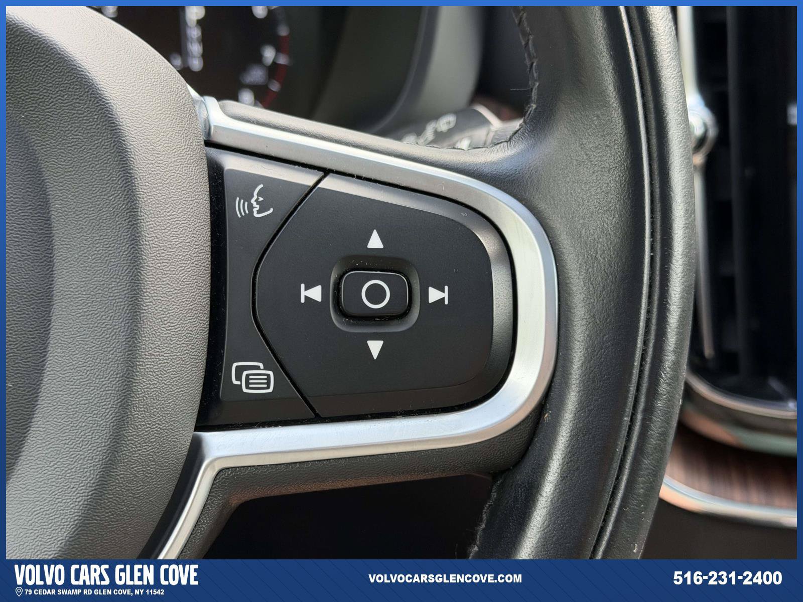 Used 2021 Volvo XC60 T5 Momentum AWD/4WD image 25