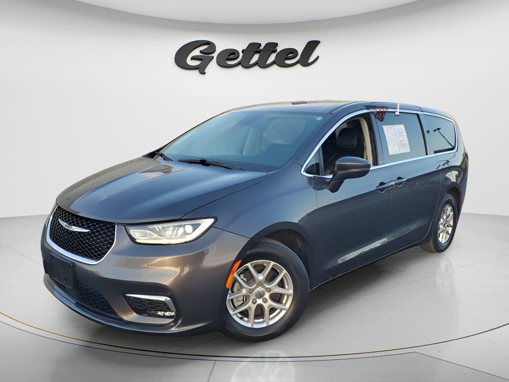 Used 2023 Chrysler Pacifica Touring-L image 1