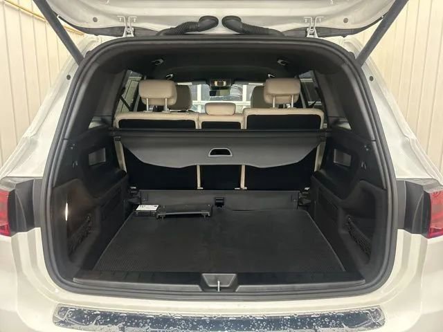 Used 2025 Mercedes-Benz GLB 250 4MATIC image 11