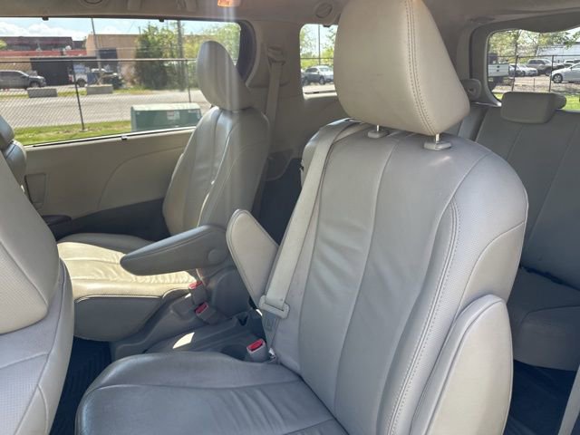 Used 2013 Toyota Sienna XLE FWD image 16