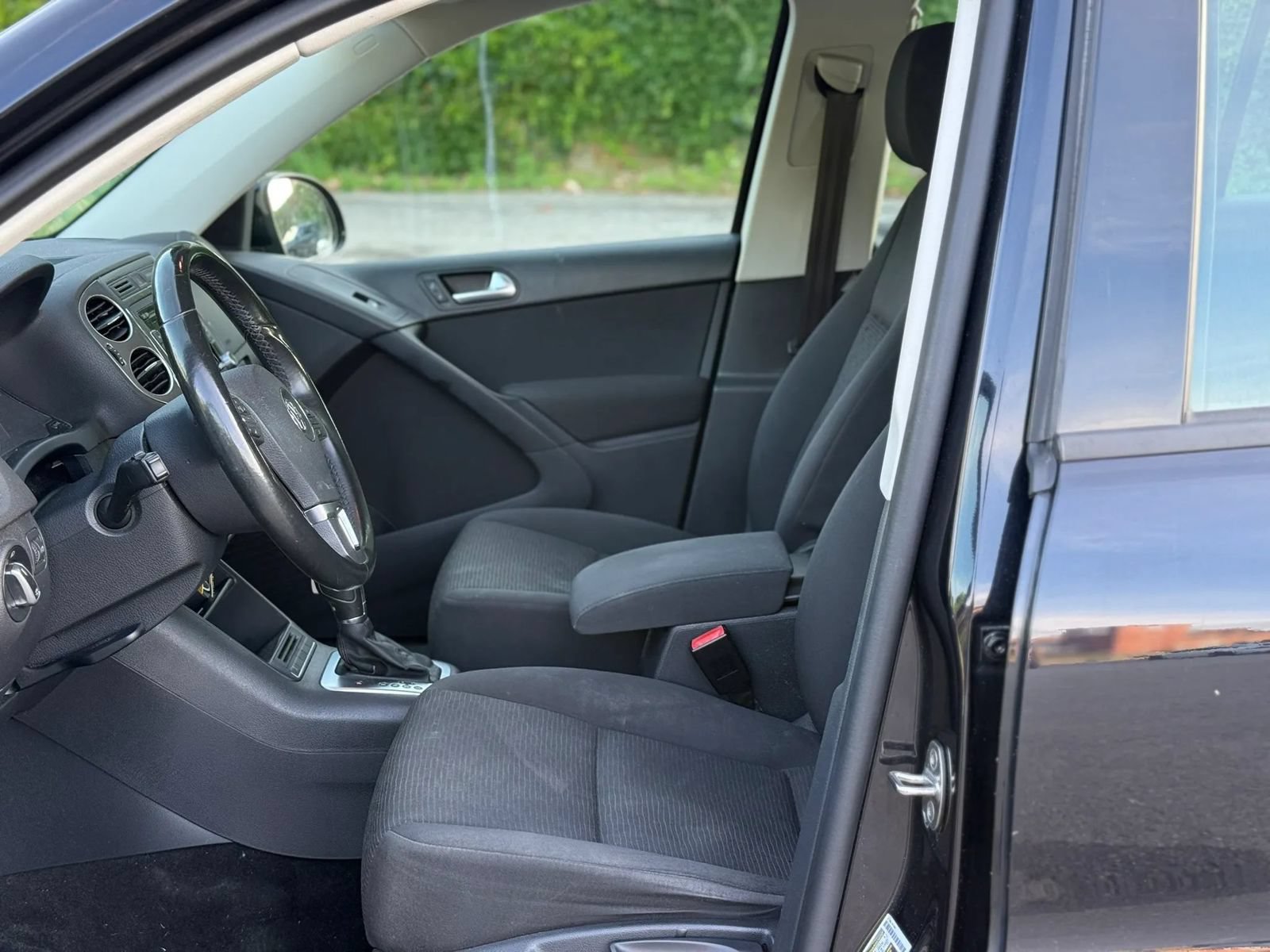 Used 2015 Volkswagen Tiguan SEL FWD image 11