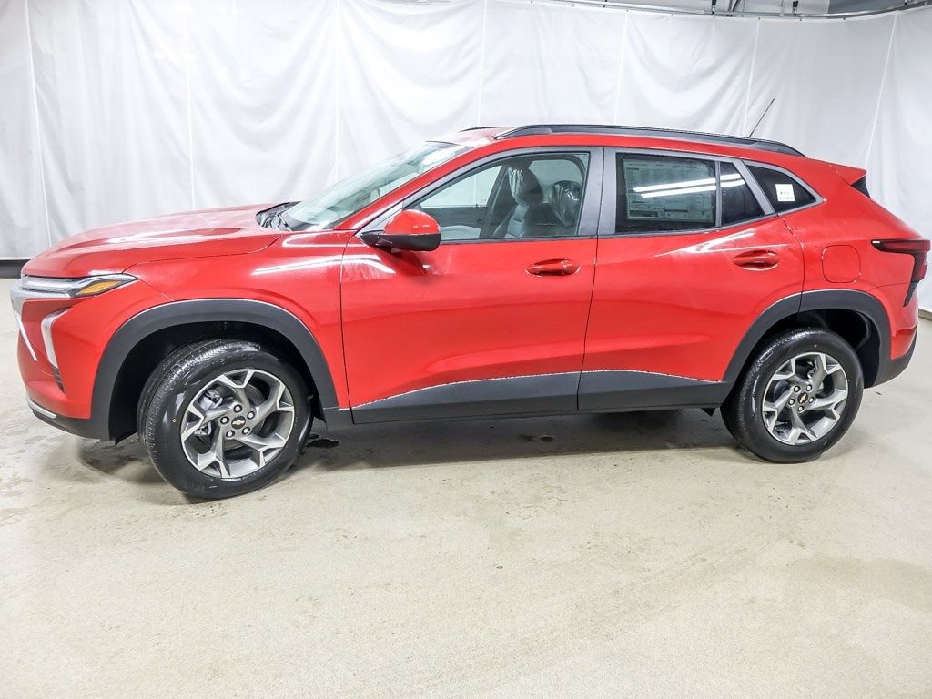 New 2026 Chevrolet Trax LT w/ Driver Confidence Package FWD image 5