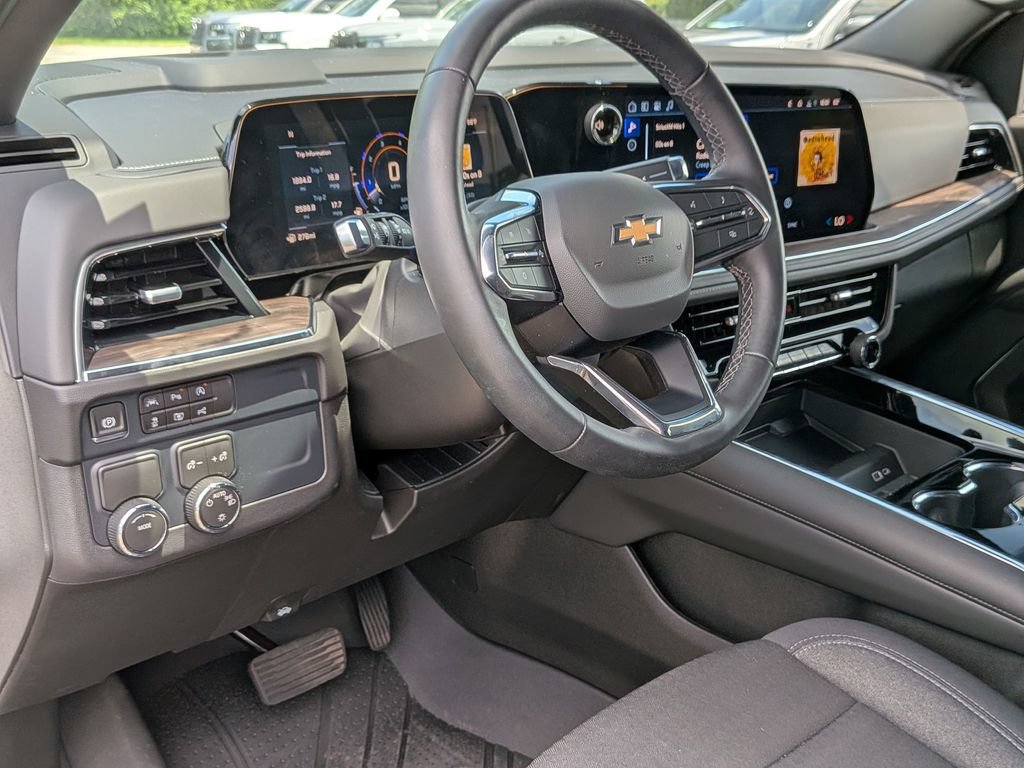 Used 2026 Chevrolet Suburban LS RWD image 35