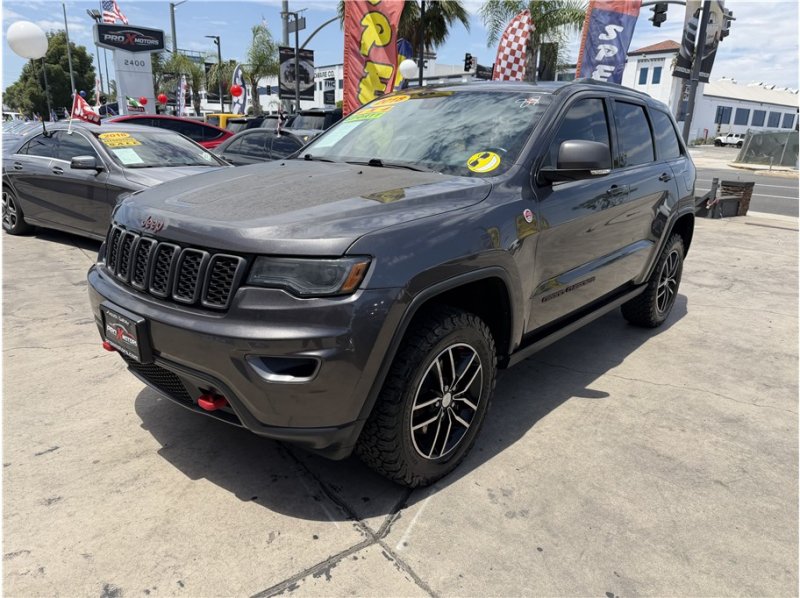 Used 2018 Jeep Grand Cherokee Trailhawk w/ Trailhawk Luxury Group AWD/4WD image 3