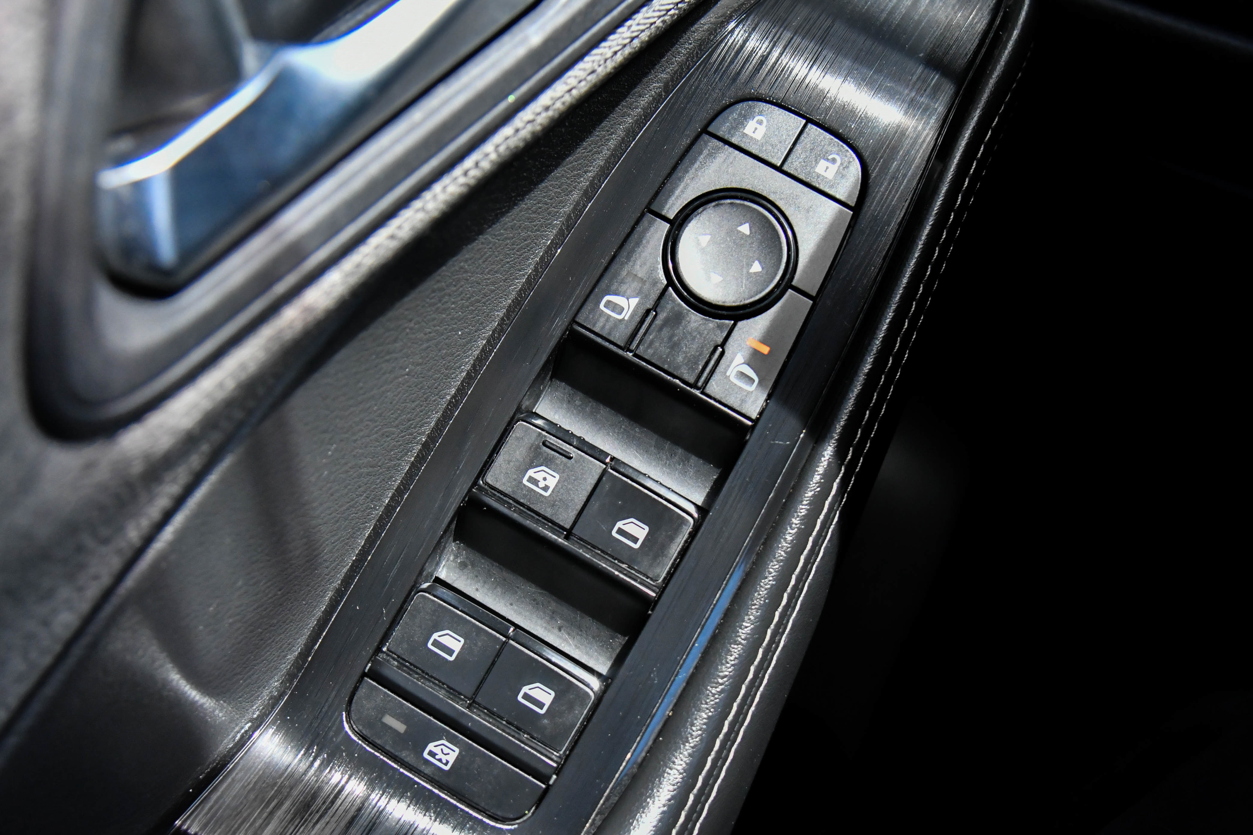 Used 2022 Nissan Rogue SV AWD/4WD image 32