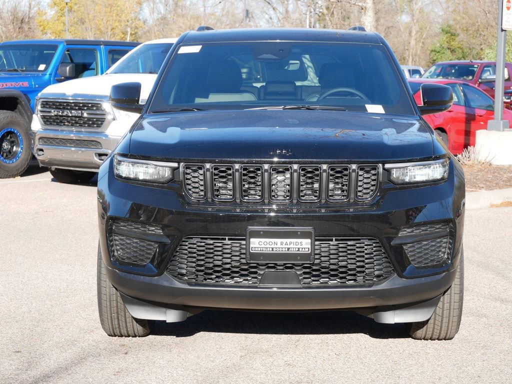 New 2025 Jeep Grand Cherokee Laredo image 4