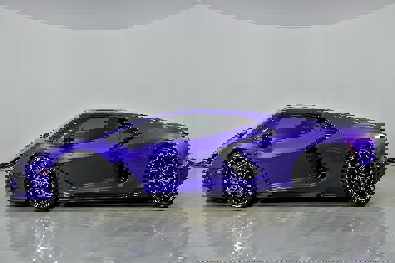 Used 2024 Lamborghini Revuelto image 11