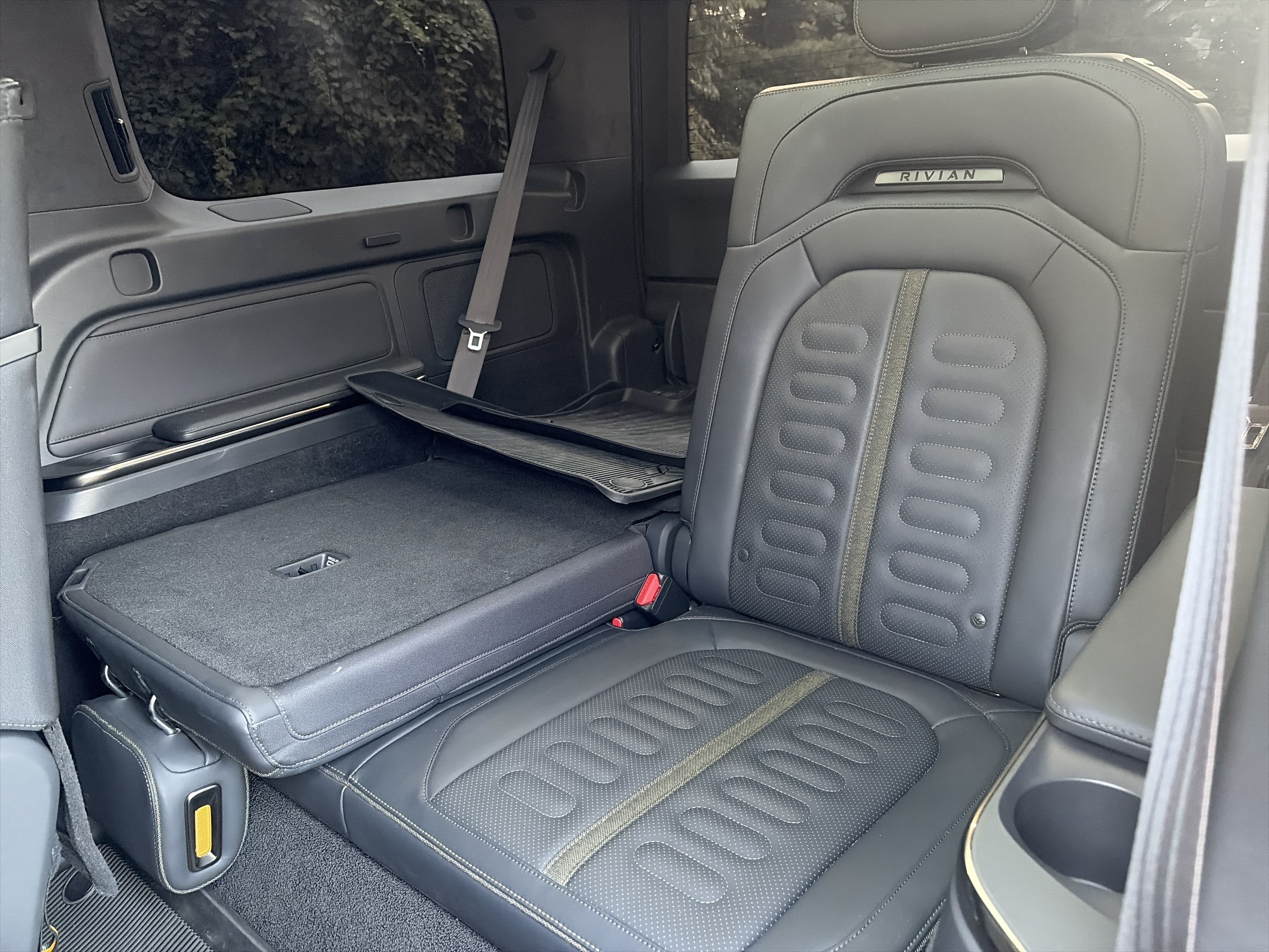 Used 2022 Rivian R1S Launch Edition AWD/4WD image 32