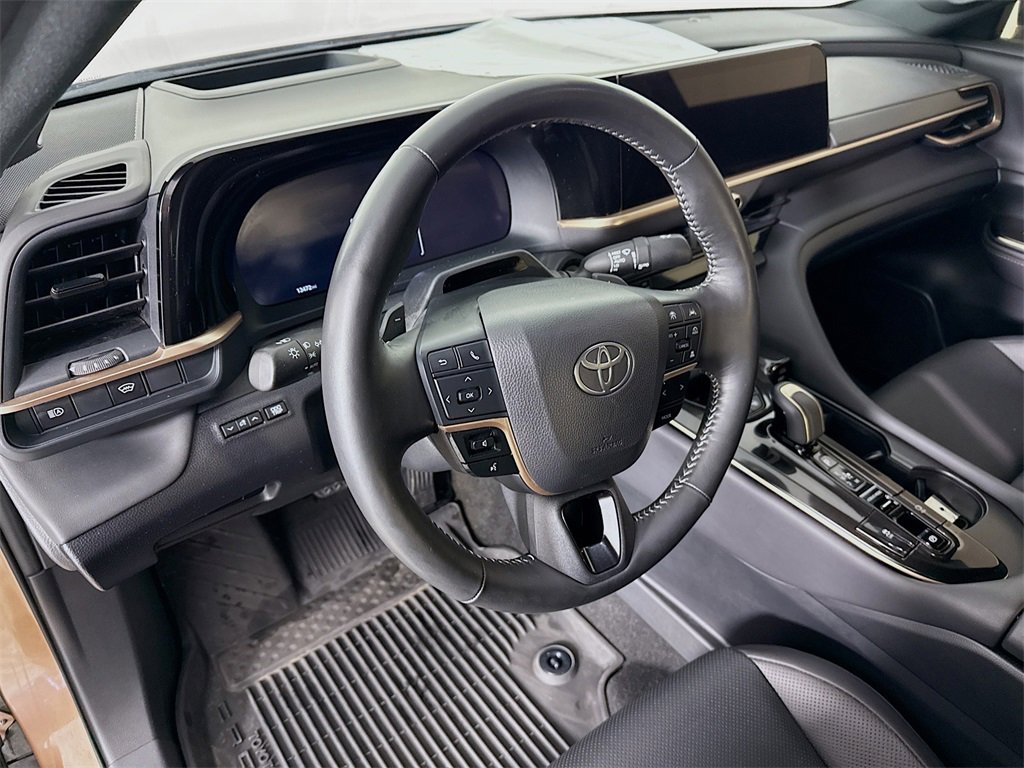 Used 2025 Toyota Crown Platinum image 4