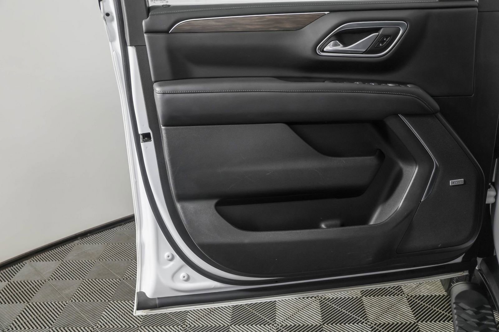 Used 2022 Chevrolet Tahoe Z71 w/ Luxury Package AWD/4WD image 37