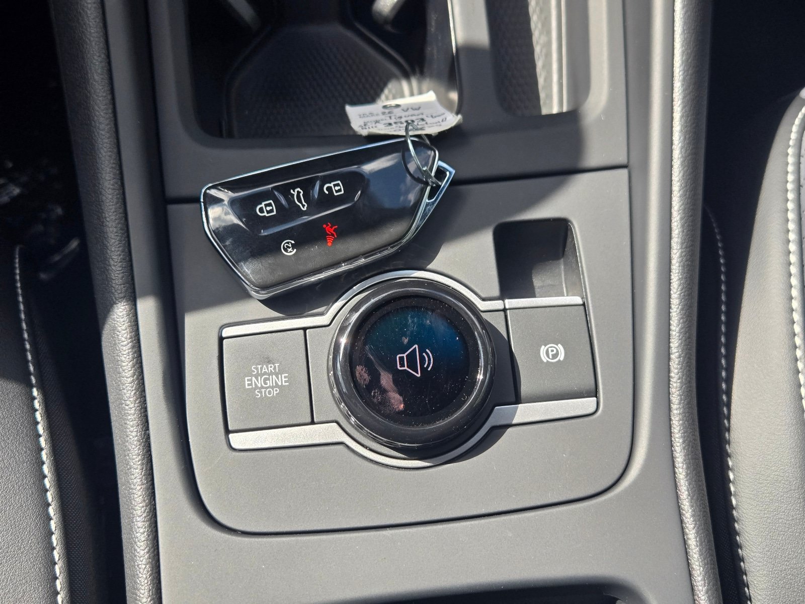 New 2026 Volkswagen Tiguan SE R-Line AWD/4WD image 25