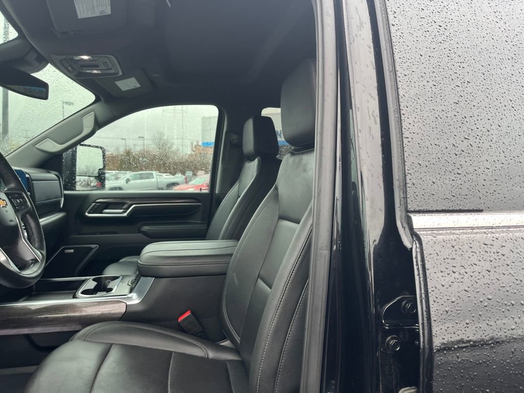 Used 2025 Chevrolet Silverado 2500 LTZ w/ LTZ Plus Package image 19