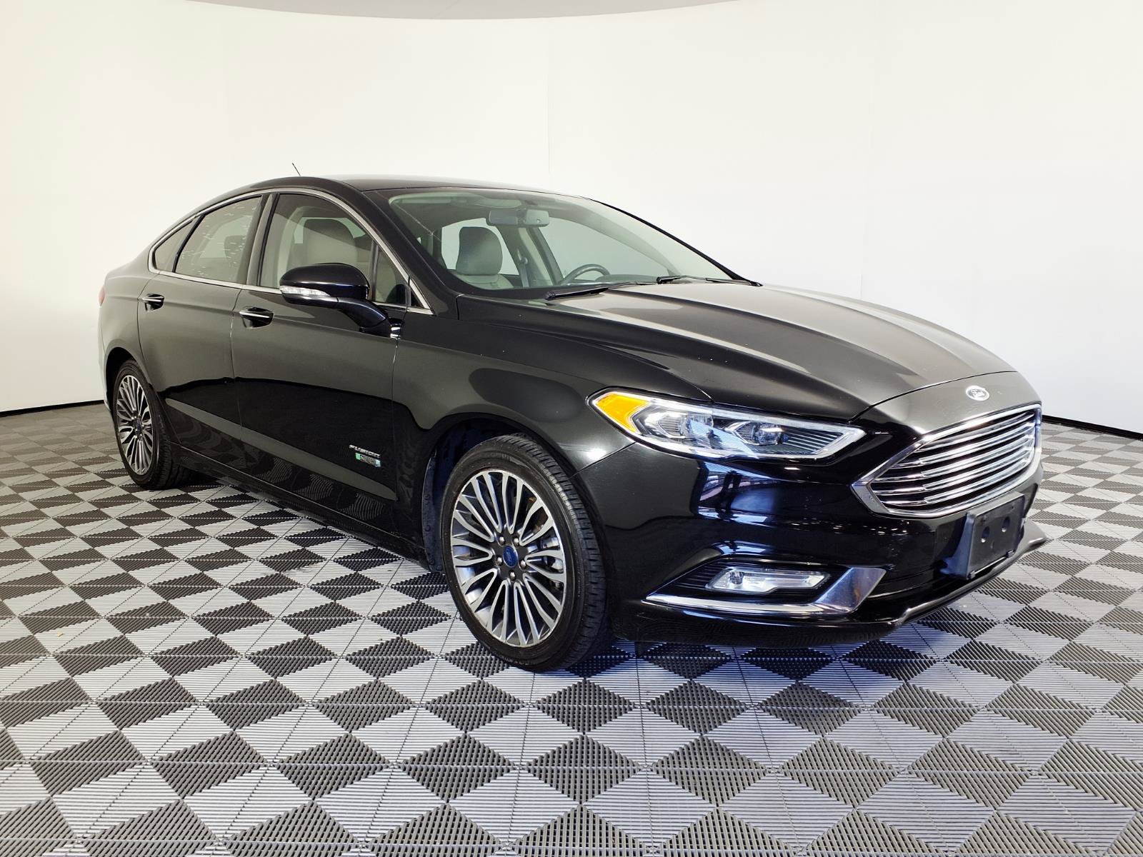 Used 2017 Ford Fusion Energi SE FWD image 3