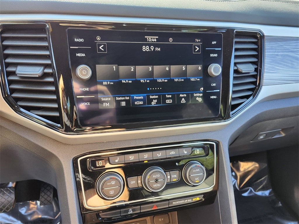 Used 2022 Volkswagen Atlas Cross Sport SE image 19