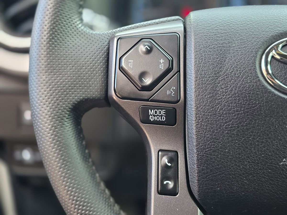 Used 2022 Toyota Tacoma TRD Off-Road w/ Technology Package AWD/4WD image 32