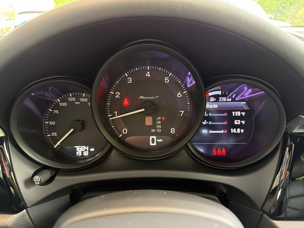 Used 2025 Porsche Macan Turbo AWD/4WD image 23
