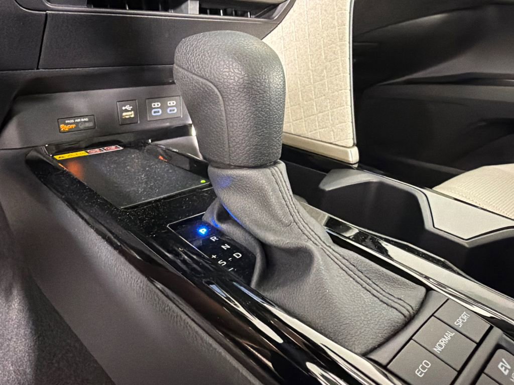 Used 2025 Toyota Camry XLE image 32