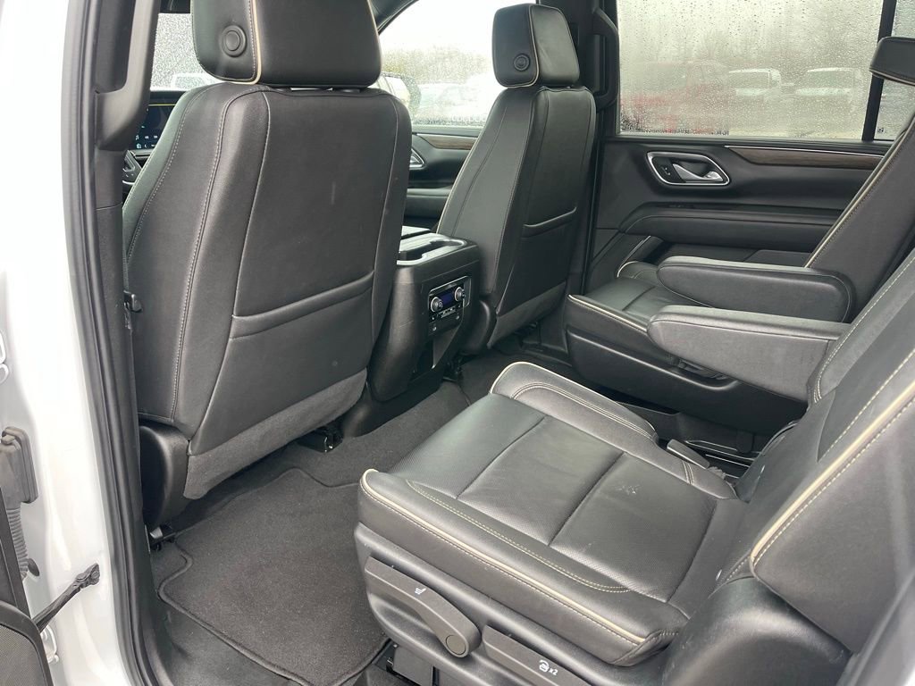 Used 2023 Chevrolet Suburban Premier AWD/4WD image 15