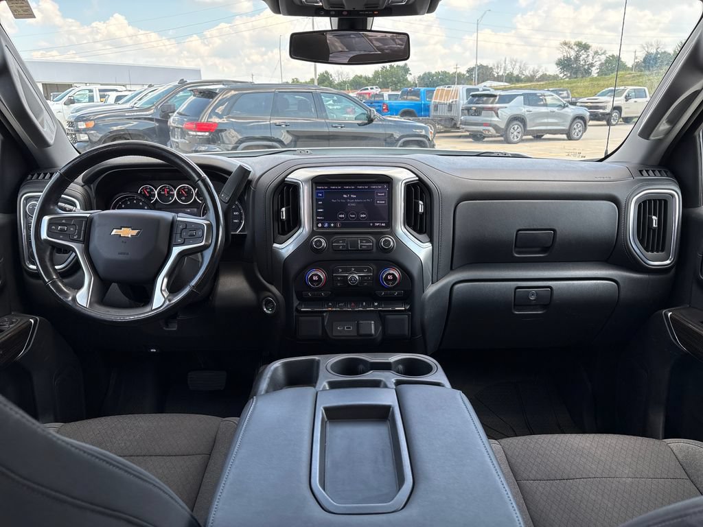 Used 2021 Chevrolet Silverado 1500 LT AWD/4WD image 17