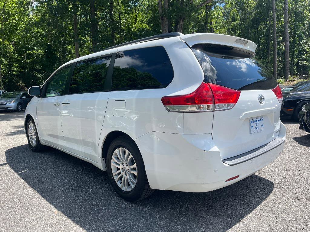 Used 2014 Toyota Sienna XLE FWD image 7