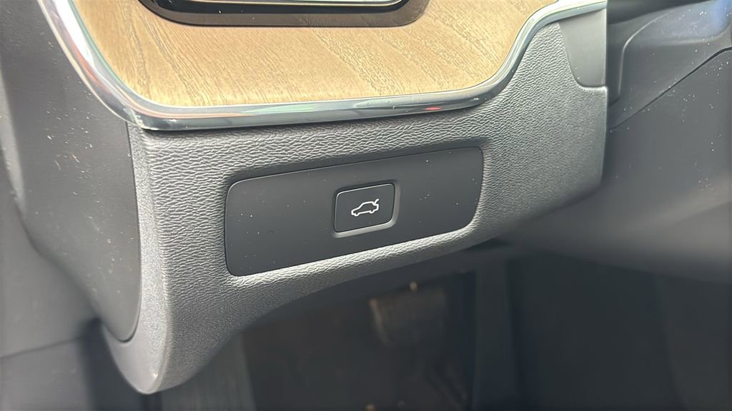 New 2026 Volvo XC60 B5 Plus w/ Protection Package Premier image 14