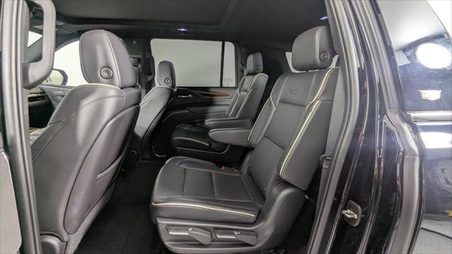 Used 2022 Cadillac Escalade ESV Premium Luxury AWD/4WD image 17