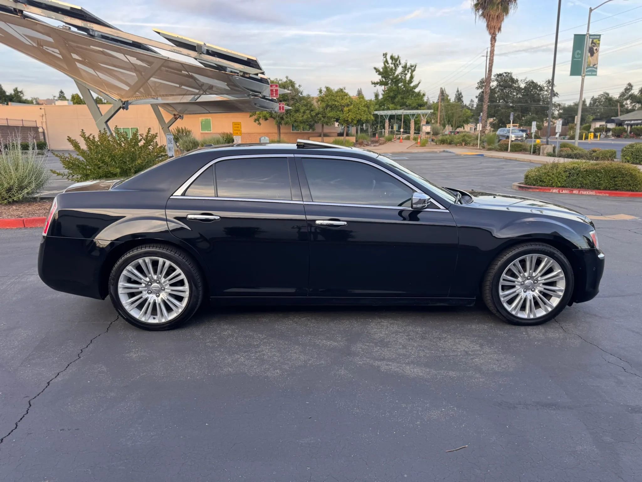 Used 2011 Chrysler 300 C w/ Sound Group RWD image 7