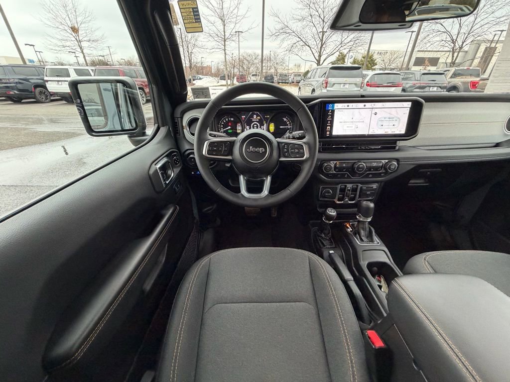 Used 2025 Jeep Wrangler Unlimited Sahara image 18