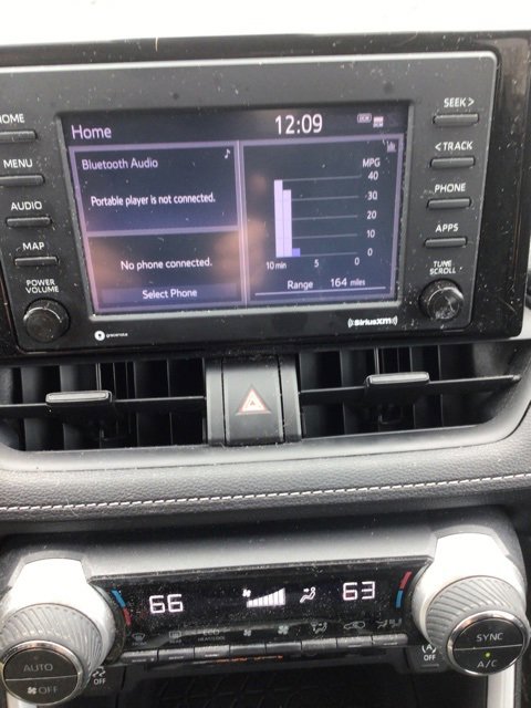 Used 2021 Toyota RAV4 XLE image 10