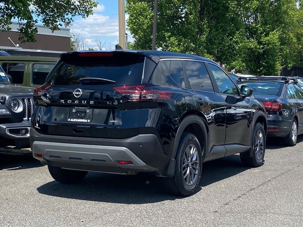 Used 2023 Nissan Rogue S AWD/4WD image 3