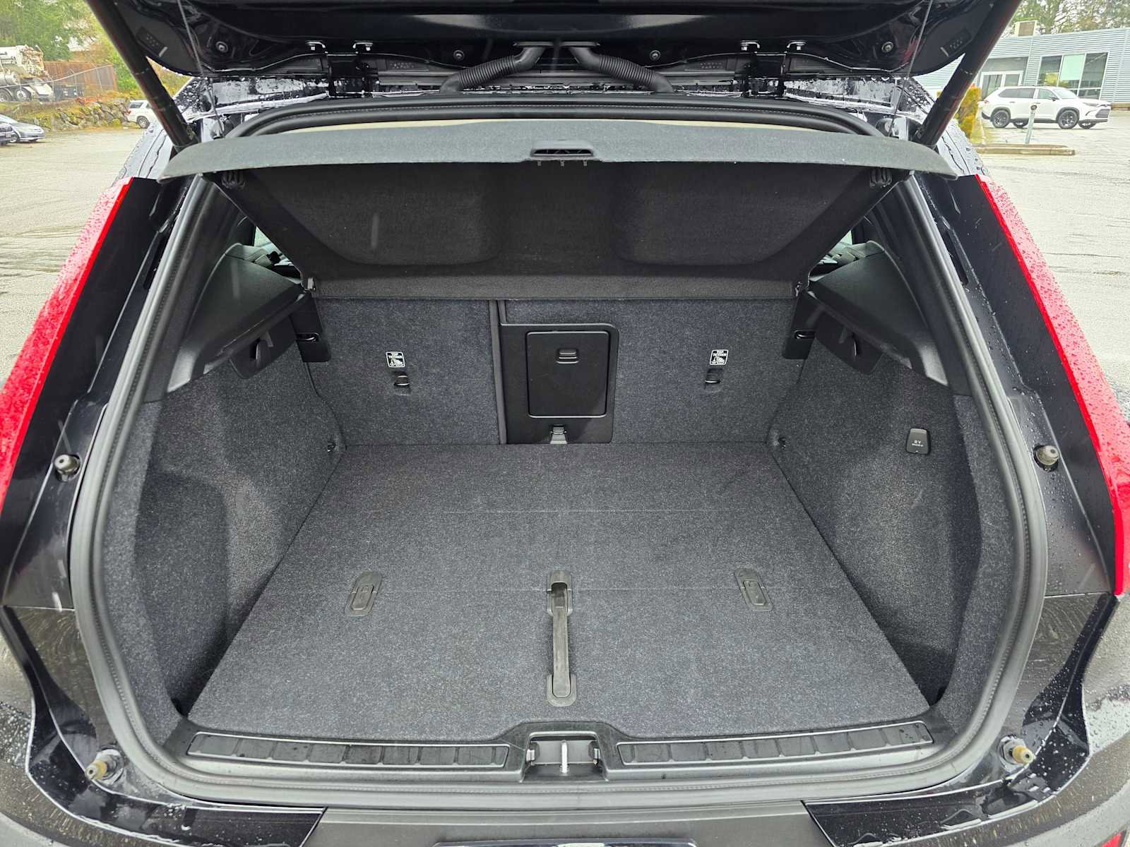 Used 2025 Volvo XC40 B5 Plus AWD/4WD image 16