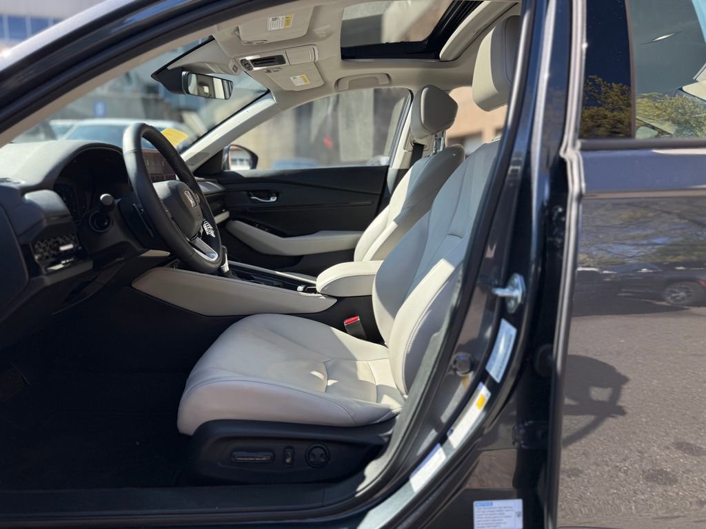 Used 2024 Honda Accord Touring image 13