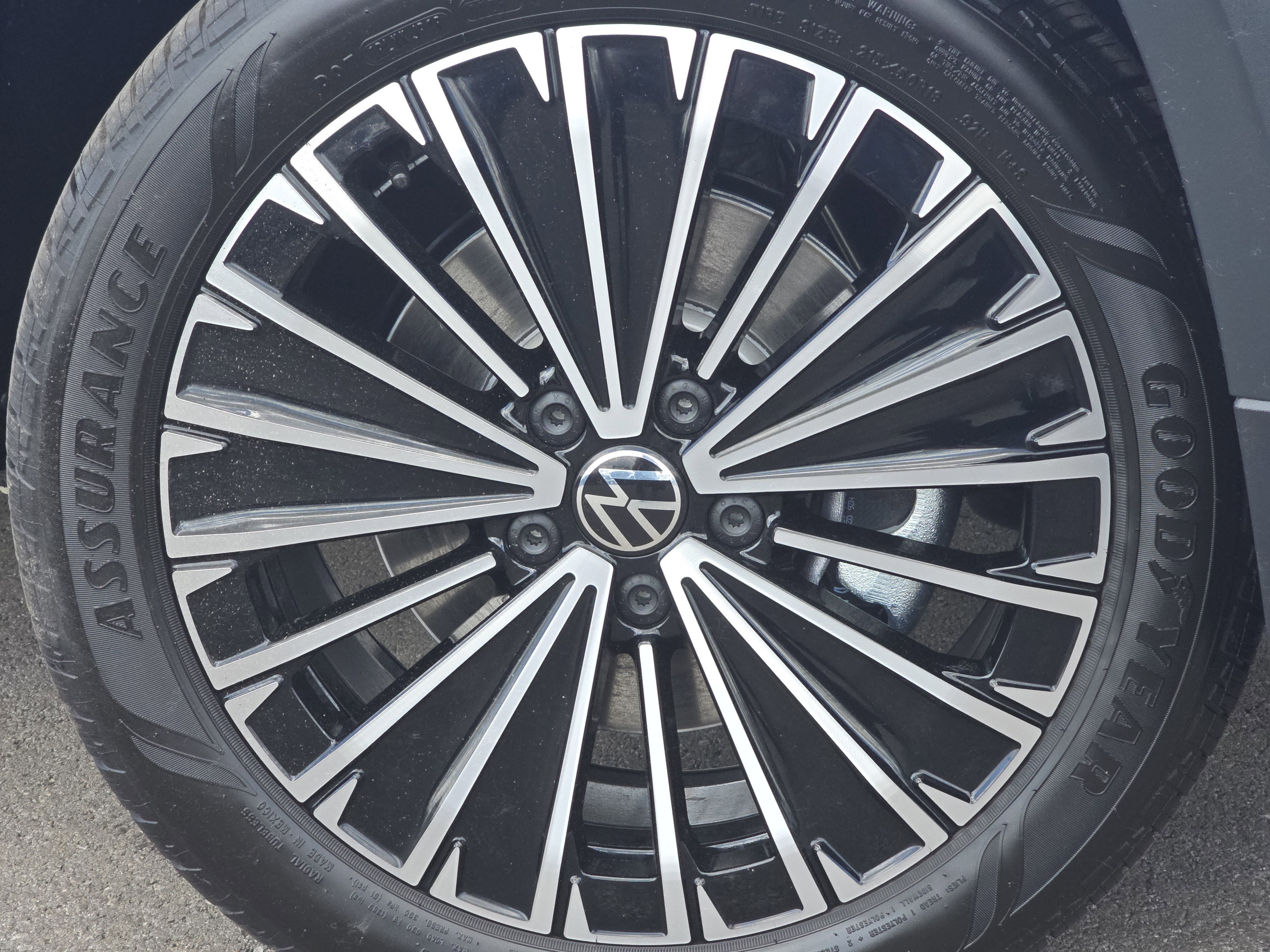 New 2026 Volkswagen Taos SE FWD image 14