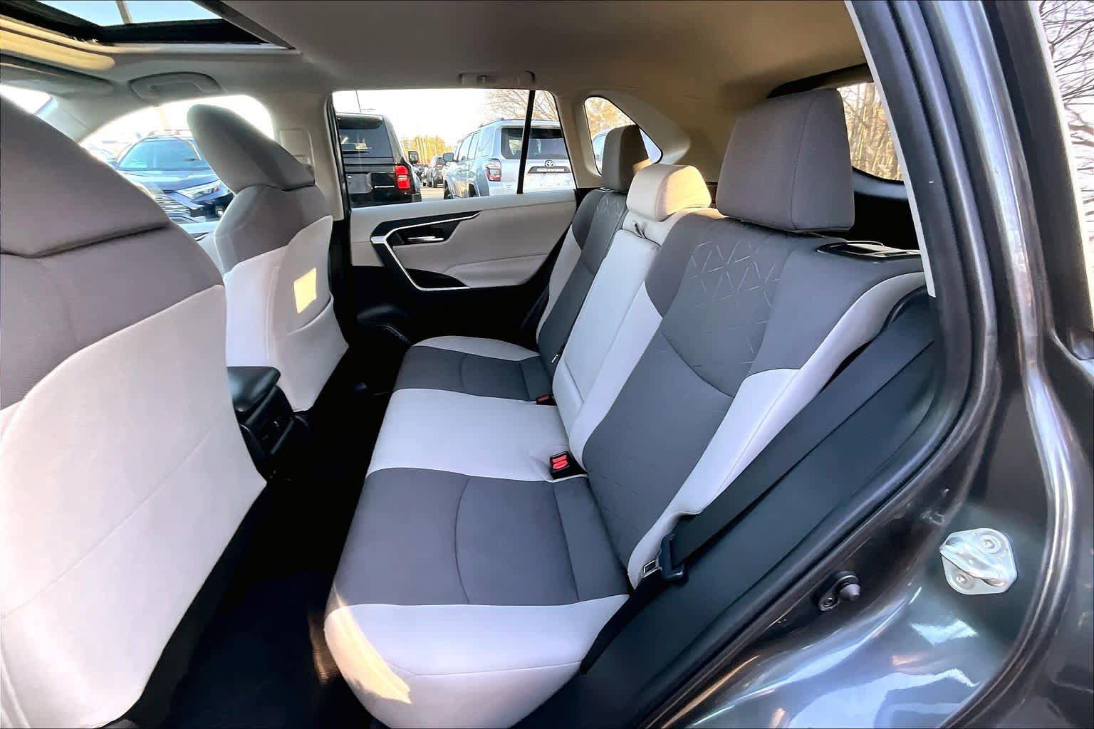 Used 2020 Toyota RAV4 XLE w/ Convenience Package AWD/4WD image 20