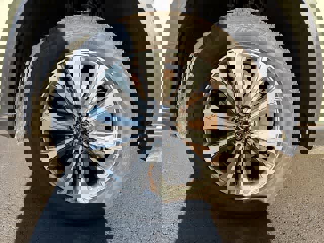 Used 2020 Mercedes-Benz GLE 350 4MATIC w/ Premium Package image 31