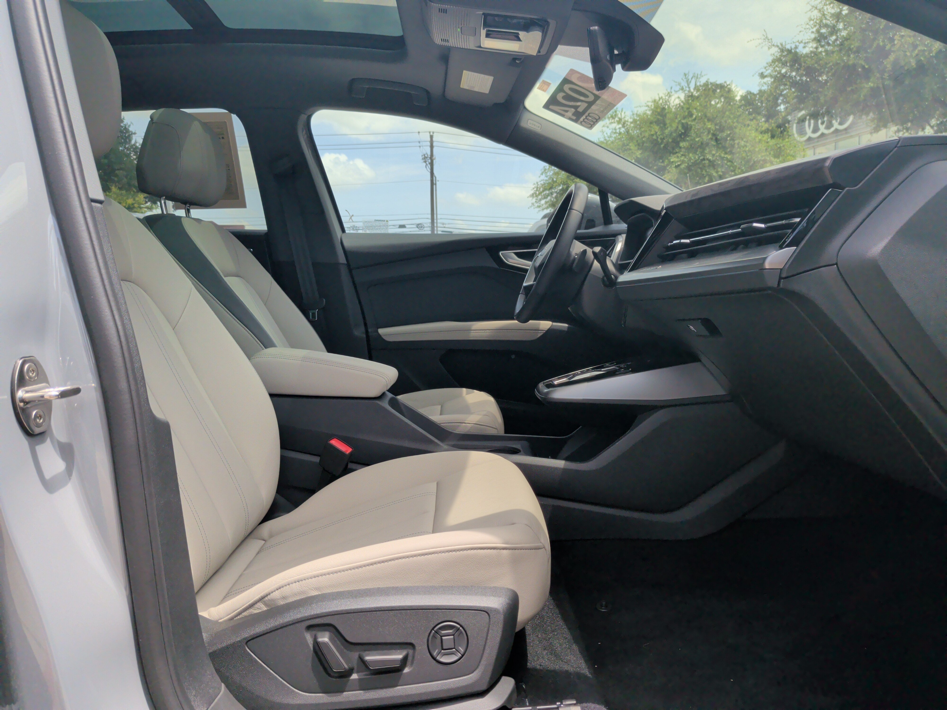 Certified 2024 Audi Q4 e-tron Prestige AWD/4WD image 35